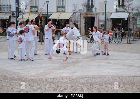 Capoeira-Straße-Demonstration in Tavira Stadt, Algarve, Portugal Stockfoto