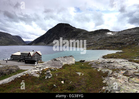 Blick über den See Djupvatnet, in der Nähe von Geiranger entfernt, UNESCO Weltkulturerbe, Sunnmøre Region, Møre Og Romsdal Grafschaft, Norwegen Stockfoto