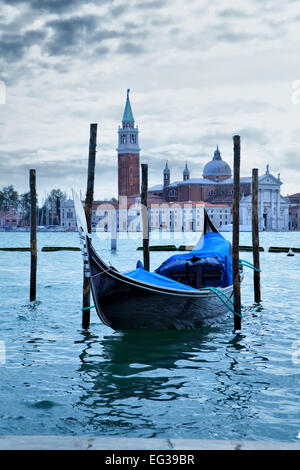 Gondel in der Nähe von Markusplatz am Morgen - Venedig, Italien Stockfoto