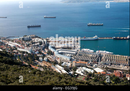 Blick über Hafen und Werft Lager in Gibraltar, Britisches Territorium im Süden Europas Stockfoto