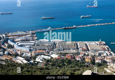 Blick über Hafen und Werft Lager in Gibraltar, Britisches Territorium im Süden Europas Stockfoto