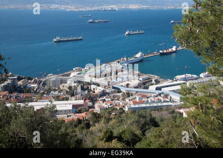 Blick über Hafen und Werft Lager in Gibraltar, Britisches Territorium im Süden Europas Stockfoto