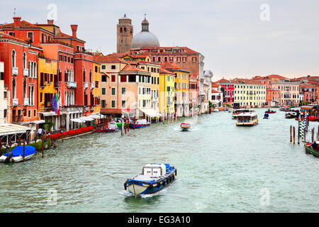 Canal Grande in Venedig in der Nähe von Bahnhof, Italien Stockfoto