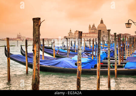Gondeln in der Nähe von Markusplatz, Venedig, Italien Stockfoto