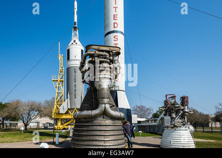 Raketentriebwerke im Display an der Rakete Park, NASA Johnson Space Center in Houston, Texas, USA. Stockfoto