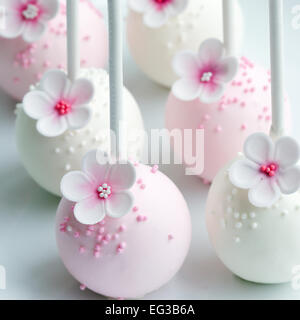 Wedding Cake Pops in rosa und weiß Stockfoto