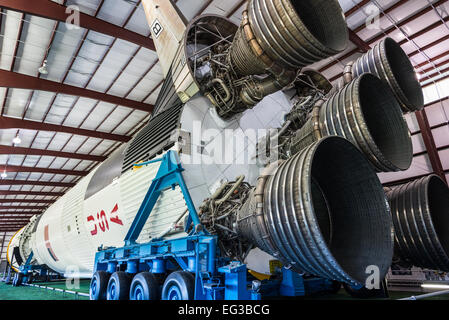 Die Saturn 5 Rakete im Display bei NASA Johnson Space Center in Houston, Texas, USA. Stockfoto