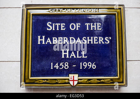 Blaue Plakette Kennzeichnung ehemalige Website der Haberdashers Hall Gresham Street Stadt London UK Stockfoto