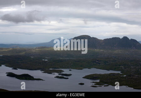 Suilven Quinag und Loch Sionascaig an einem bewölkten nebligen Tag von Stac Pollaidh Inverpolly National Nature Reserve Assynt Schottland Stockfoto