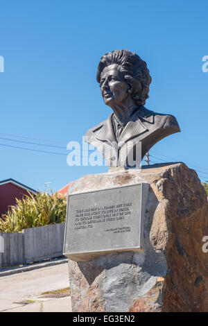 Denkmal-Büste nach Margaret Thatcher zum Gedenken an ihre Rolle in Deefending Stanley im Falkland-Krieg Stockfoto