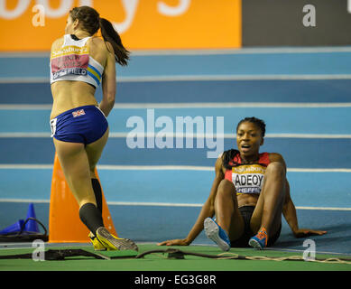 Sheffield, UK. 15. Februar 2015. Britische Indoor Leichtathletik-Meisterschaft. Seren Bundy-Davies und Margaret Adeoye zusammenkommen unter einander aus 400 m Finale. Bildnachweis: Aktion Plus Sport/Alamy Live-Nachrichten Stockfoto