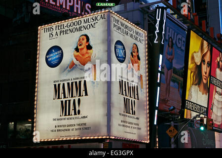 Mamma Mia-Werbetafel, Times Square. Theaterviertel bei Nacht. Manhattan. New York City, NYC, NY, Vereinigte Staaten von Amerika, USA bhz Stockfoto