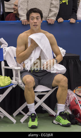 Memphis, TN, USA. 15. Februar 2015. Memphis, TN - Februar 15: Kei Nishikori(JPN) Änderungen nach dem Sieg über Kevin Anderson(RSA) 64 64 bei den 2015 Memphis Open in Memphis, Tennesse. Fotograf Andreas Patron. Bildnachweis: Andrew Patron/ZUMA Draht/Alamy Live-Nachrichten Stockfoto