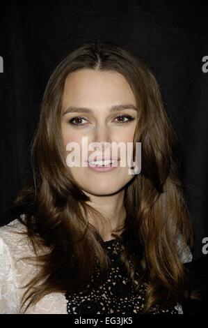 Los Angeles, CA, USA. 14. Februar 2015. Keira Knightley im Ankunftsbereich für Writers Guild Of America WGA Awards: West Coast Zeremonie, The Hyatt Regency Century Plaza, Los Angeles, CA 14. Februar 2015. © Michael Germana/Everett Collection/Alamy Live-Nachrichten Stockfoto