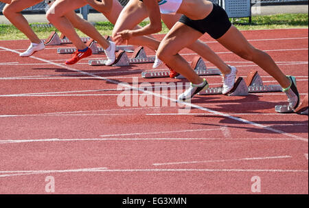 Läufer an der Startlinie der Laufstrecke Stockfoto