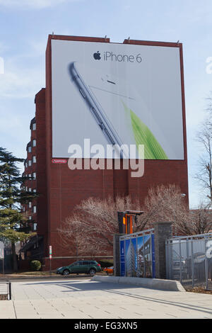 Apple iPhone 6 Anzeige auf Seite des Gebäudes - Washington, DC USA Stockfoto