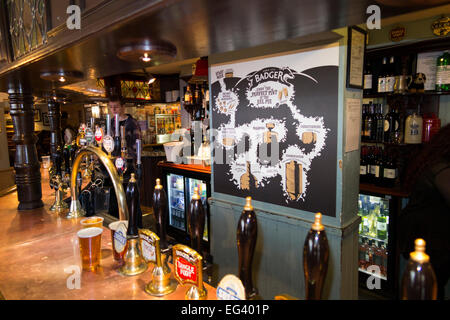 Bar in The Eel Pie Pub / public House / Taverne. Kirche St. Twickenham UK; beliebt bei den Rugby-Fans an den Spieltagen Stockfoto