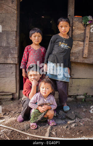 Young-Nepali-Familie Stockfoto