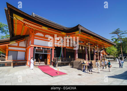 Haupthalle des Yasaka Schrein, Kyoto, Japan Stockfoto