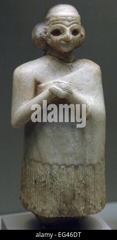 Mesopotamien. Gips Statue einer Frau. Dynatic Frühzeit. 2400-2300 V. CHR.. Platziert in einem Tempel als ein Akt der Hingabe. British Museum. London. England. Vereinigtes Königreich. Stockfoto