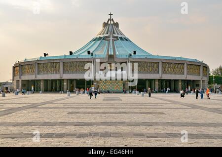 Neue Basilika, Basilika der Muttergottes von Guadalupe, Basilica de Nuestra Senora de Guadalupe Nuevo, Mexiko-Stadt, Distrito Federal Stockfoto