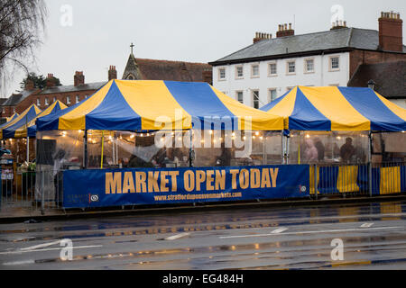 Der Freitagsmarkt in Bath, Warwickshire, UK Stockfoto