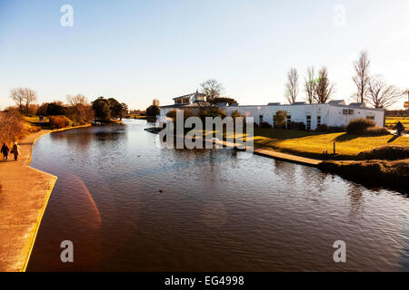 Cleethorpes See mit Booten und Discovery Center Gebäude außen außen Stadt Lincolnshire uk England Stockfoto