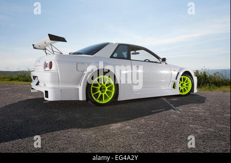 Nissan Skyline der R32 mit einem wide-Body-Kit ausgestattet erheblich veränderten Stockfoto