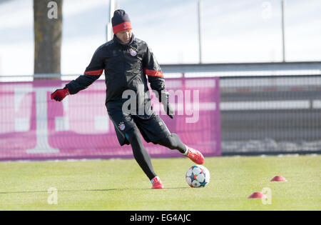 München, Deutschland. 16. Februar 2015. Münchens Bastian Schweinsteiger in Aktion während des Vereins letzte Trainingseinheit in München, Deutschland, 16. Februar 2015. FC Bayern München treffen am 17. Februar 2015 Shakhtar Donetsk in der Champions League Runde 16 Match in der Ukraine. Foto: Peter Kneffel/Dpa/Alamy Live News Stockfoto