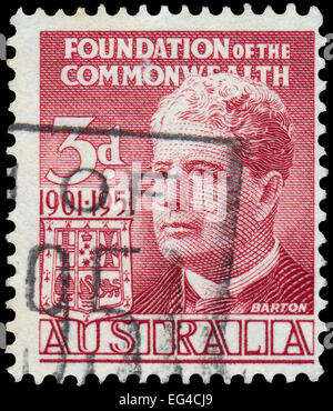 Australien - ca. 1951: Eine Briefmarke gedruckt in Australien zeigt erste Premierminister von Australien Sir Edmund Barton, ca. 1951 Stockfoto