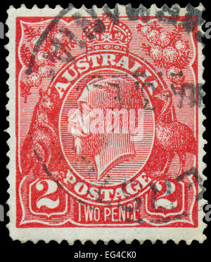 Australien - ca. 1924: Drei halben Pence rot Stempel gedruckt in Australien mit dem Porträt des englischen Königs George V, ca. 1924. Stockfoto