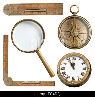 Vintage Accessoires gesetzt. Uhr, Lupe, Kompaß und Lineal isoliert Stockfoto
