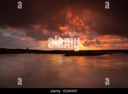 Winter-Sonnenaufgang bei Arnarstapi auf die Snaefellsnes Halbinsel in Island. Stockfoto