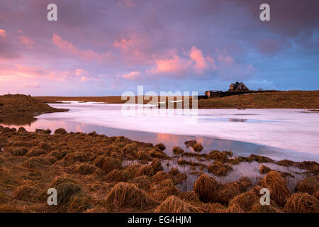 Winter-Sonnenaufgang bei Arnarstapi auf die Snaefellsnes Halbinsel in Island. Stockfoto