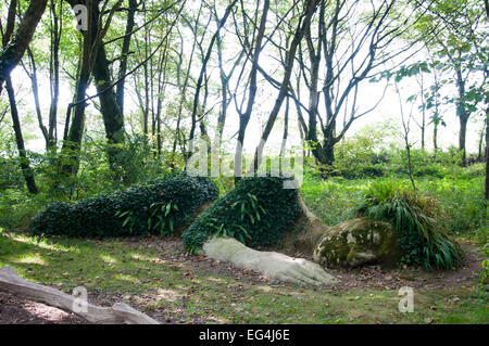 Mud Maid grasbewachsenen Kunstinstallation von Sue & Pete Hill in The Lost Gardens of Heligan, Cornwall, England Stockfoto