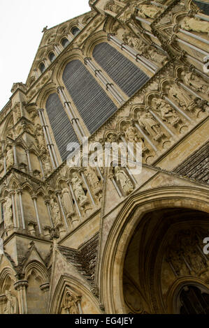 Fassade der Kathedrale von Winchester, Hampshire, England Stockfoto