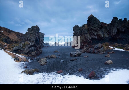 Winter am Djùpalònssandur auf der Halbinsel Snaefellsnes in Island. Stockfoto