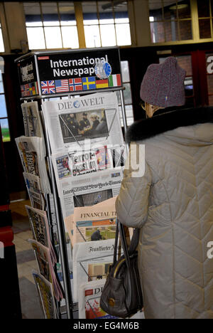 Kopenhagen, Dänemark. 16. Februar 2015. Copenhagen-Terror-Anschlag in der ganzen Welt Presse Tageszeitungen News Paper Credit: Francis Dean/Alamy Live News Stockfoto