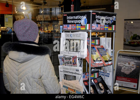 Kopenhagen, Dänemark. 16. Februar 2015. Copenhagen-Terror-Anschlag in der ganzen Welt Presse Tageszeitungen News Paper Credit: Francis Dean/Alamy Live News Stockfoto