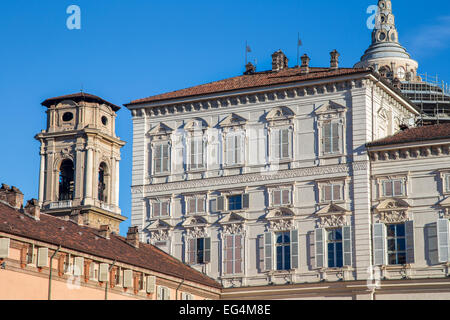 Palazzo Reale, der königliche Palast von Turin und der Kathedrale Glockenturm, Italien Stockfoto
