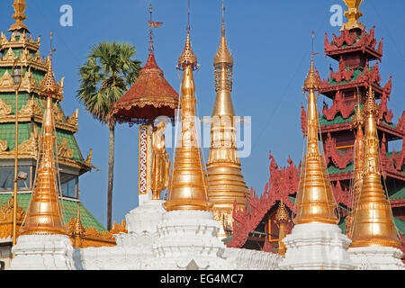 Goldene Stupas in der Shwedagon Zedi Daw-Pagode in Yangon / Rangun, Myanmar / Burma Stockfoto