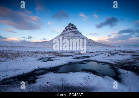 Winter am Berg Kirkjufell auf die Snaefellsnes Halbinsel in Island Stockfoto