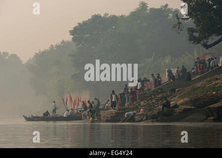 Morgen Aarti im Fluss Gandak, Sonepur Mela Stockfoto