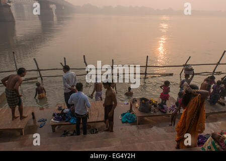 Morgen Aarti im Fluss Gandak, Sonepur Mela Stockfoto