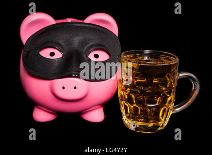 Sparschwein Maskerade mit Bier-Ausschnitt Stockfoto