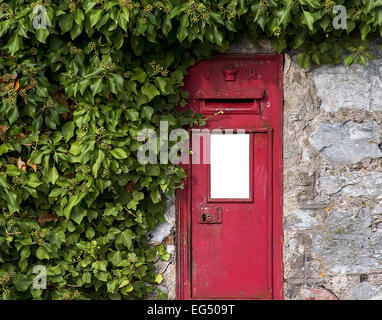 Postfach, uk, Postdienst, alt, Wand, retro, symbol, britische Kultur, englische Kultur, Brief Stockfoto