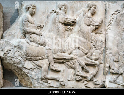 Das British Museum, London, UK. Eine Gruppe von Reitern aus dem Süden Fries des Parthenon (Athen), Teil der Parthenon-Skulpturen Stockfoto