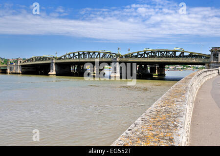 Rochester-Brücke überquert den Fluss Medway Kent england Stockfoto