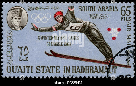 SÜDARABIEN - ca. 1968: Eine Briefmarke gedruckt in Südarabien in Kathiri State in Hadhramaut zeigt Olympischen Spielen in Grenoble, circ Stockfoto