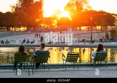 Paris, Menschen entspannen im Jardin des tuileries Stockfoto